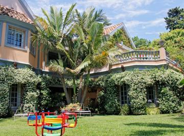 Casa · 700m² · 5 Ambientes · 2 Cocheras · Casa de 6 Ambientes con Cocheras y Dependencia de Servicio en Venta en Martinez