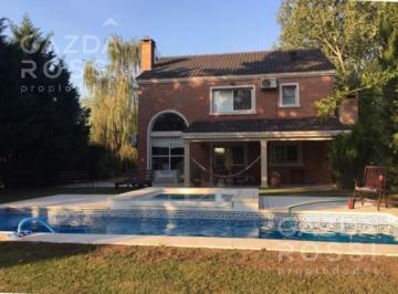 Casa · 260m² · 6 Ambientes · Hermosa Casa en Venta en Saint Thomas Sur
