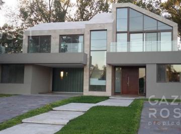 Casa · 287m² · 8 Ambientes · Importante Casa a Estrenar en Saint Thomas Este
