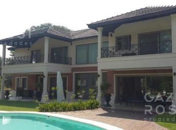 Casa · 400m² · 5 Ambientes · 2 Cocheras · Espectacular Casa en Saint Thomas Este en Doble Lote