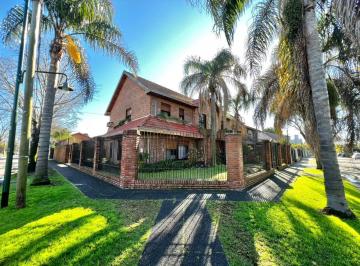 Casa · 270m² · 5 Ambientes · Casa de 5 Ambientes con Escritorio y Cochera en Venta en Martinez