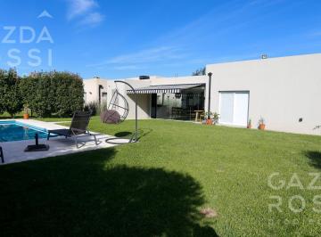 Casa · 820m² · 5 Ambientes · 2 Cocheras · Casa en Santa Juana