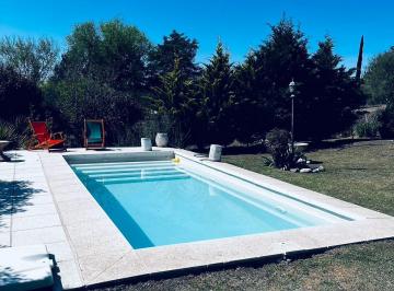 pileta · Hermosa Casa, Pileta, Amplio Jardín, Todos Los Servicios, Escritura Perfecta