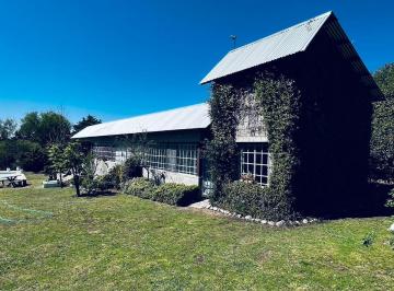 casa · Hermosa Casa, Pileta, Amplio Jardín, Todos Los Servicios, Escritura Perfecta