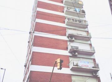 Departamento · 60m² · Departamento Al Frente de 3 Ambientes en Noveno Piso con Balcon Centro de Berazategui