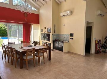 Casa · 165m² · 4 Ambientes · 1 Cochera · Casa de 4 Ambientes con Piscina en Barrio Malibú. Canning - San Vicente.