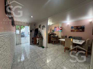 Casa · 128m² · 3 Ambientes · 1 Cochera · Casa en Venta 3 Ambientes en Castelar Norte