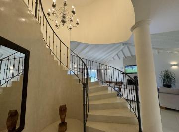 Casa · 820m² · 10 Ambientes · 4 Cocheras · Extraordinaria Casa con Dpto. Independiente en Venta