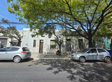 Casa · 779m² · 6 Ambientes · 2 Cocheras · En Venta | Oportunidad Inversores | Importante Propiedad con 779 m² de Terreno en El Corazon de Moren