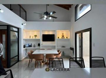 Casa · 2500m² · 4 Ambientes · 4 Cocheras · Casa en 4 Ambientes en Villla Ballester