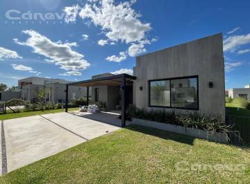 Casa · 216m² · 5 Ambientes · 4 Cocheras · Casa en El Naudir