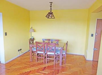 Departamento · 77m² · 4 Ambientes · 1 Cochera · Depto 4amb con Cochera Al Frente a 1 Cuadra de Estación.