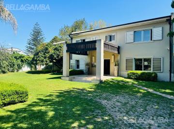 Casa · 1064m² · 7 Ambientes · 4 Cocheras · Casa Venta Martinez 7 Ambientes Jardin Piscina
