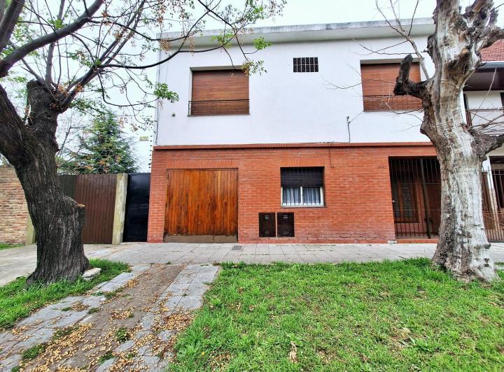 Casa · 120m² · 4 Ambientes · 5 Cocheras