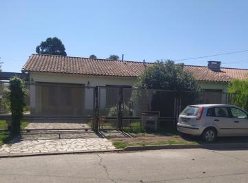 Casa de 4 ambientes, Ezeiza · Chalet de 4 Amb. + Quincho en Venta en Barrio Uno - Ezeiza