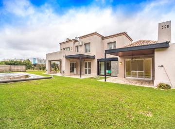 Casa · 230m² · 5 Ambientes · Venta Casa 4 Ambientes - Barrio Sauces, Nordelta