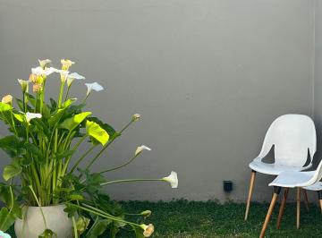 Casa de 4 ambientes, La Matanza · Excelente Triplex 4 Amb. en Venta. con Cochera y Fondo. Apto Credito Bancario.