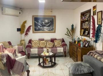 Casa · 240m² · 6 Ambientes · 2 Cocheras · Casa en Venta Santa Helena