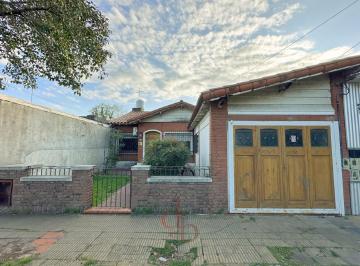 Casa · 110m² · 3 Ambientes · 2 Cocheras · Casa en Venta Adrogué. Oportunidad