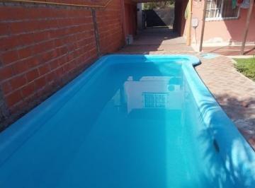 Quinta vacacional · 269m² · 4 Ambientes · 2 Cocheras · La Reja Excelente Ubicación a 200 m Av Storni Chalet Plantas