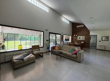 Casa de 5 ambientes, Funes · Casa a La Venta 3 Dormis Patio Verde y Piscina en Funes