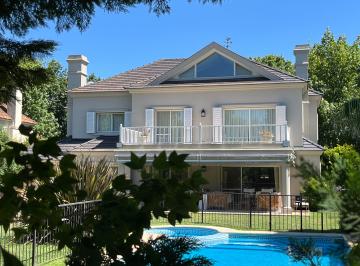 Casa de 5 ambientes, Pilar · Casa de Excelente Calidad en 1 Ó 2 Lotes. Ayres de Pilar