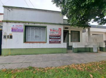 Casa de 4 ambientes, Almirante Brown · 2 Casas Tipo PH, Sobre Lote de 8.66x31.6 - a 6 Cuadras del Centro de Adrogue. Oportunidad