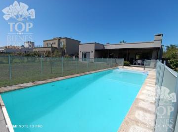 Casa · 159m² · 5 Ambientes · Casa en Lote Interno