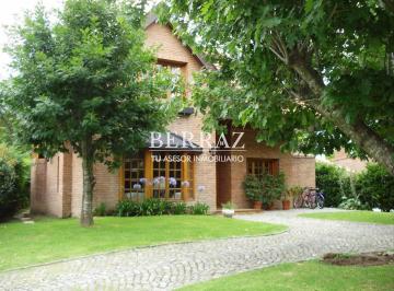 Casa · 230m² · 4 Ambientes · 4 Cocheras · Casa Venta 4 Ambientes en Los Lagartos Pilar Lote de 528 m²
