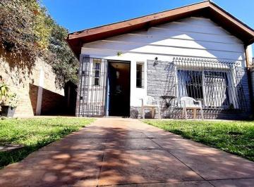 Casa · 210m² · 5 Ambientes · 1 Cochera · Casa en Venta en Santos Lugares, Tres de Febrero, G. B. a. Zona Oeste