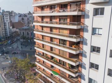 Departamento · 324m² · 7 Ambientes · Piso de Categoría en Hipolito Yrigoyen