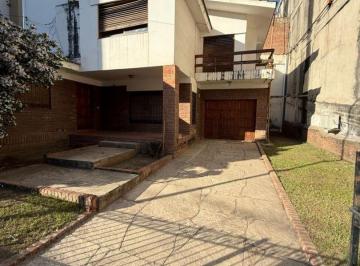 DIS-DIS-168_2 · Casa en Venta - Villa Carlos Paz - 4 Dorm. - Centro