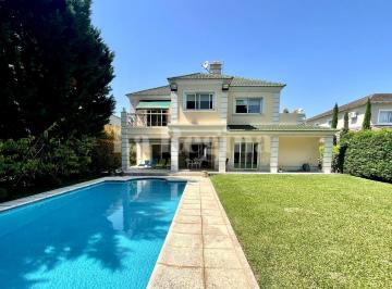 Casa · 387m² · 8 Ambientes · 2 Cocheras · Casa en Venta en Las Caletas, Nordelta, Tigre