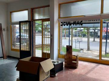 Local comercial · 238m² · 4 Dormitorios · 1 Cochera · En Venta. Local, Más Depósito y Departamento. Sobre Av Cárcano