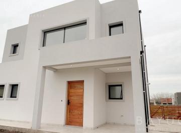 Casa · 155m² · 4 Ambientes · 2 Cocheras · Venta Casa - Barrio Privado San Pablo - Pilar