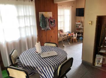 PH de 6 ambientes, Almirante Brown · PH en Excelente Ubicación, con Entrada por Pasillo.