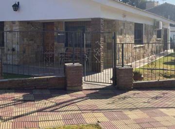 PH · 170m² · 4 Ambientes · 1 Cochera · Se Vende PH en Santa Rita Villa Carlos Paz