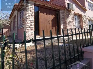 Casa · 220m² · 3 Ambientes · 1 Cochera · Se Vende Propiedad de Dos Dorm. Mas Departamento y Local en Barrio Jose Muñoz