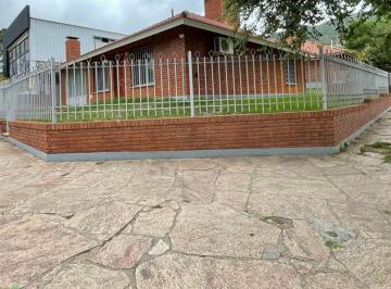 Casa · 128m² · 3 Ambientes · 1 Cochera · Casa en Venta en Barrio José Muñoz, Villa Carlos Paz.