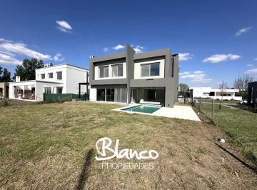 Casa · 240m² · 5 Ambientes · 2 Cocheras · Casa en Venta en Lagoon Pilar, Pilar, G. B. a. Zona Norte