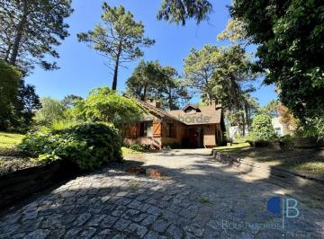 Casa · 175m² · 5 Ambientes · 1033 - Guindo 950