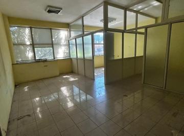 Oficina comercial · 45m² · 1 Ambiente · Oficina en Flores Alquiler
