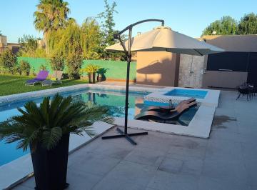 Casa · 190m² · 4 Ambientes · 4 Cocheras · Casa en Venta en Funes City