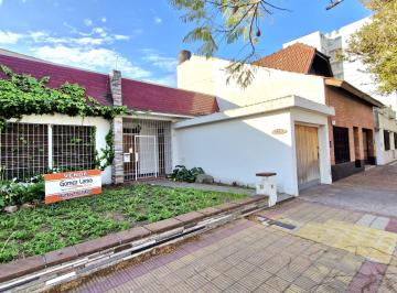 Casa de 4 ambientes, Lanús · Casa con Lote de 10 X 30 - Acepta Depto en Parte de Pago
