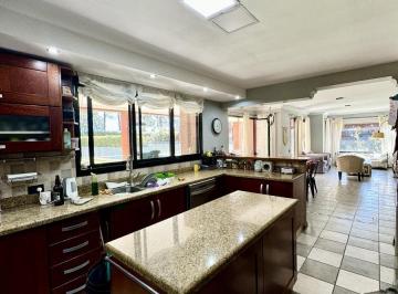 Casa · 289m² · 6 Ambientes · Casa en Venta