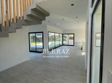 Casa · 243m² · 5 Ambientes · 6 Cocheras · Casa Venta 5 Ambientes en Islas El Cantón Escobar Lote 741 m²