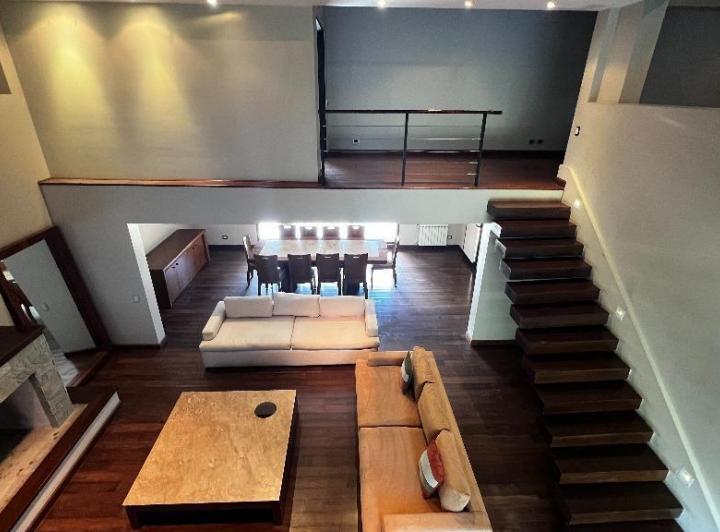 Casa · 590m² · 6 Ambientes · 3 Cocheras