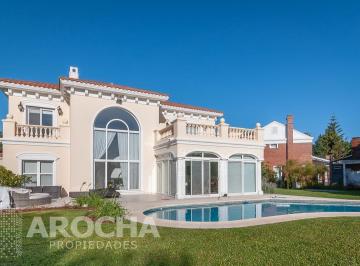 Casa · 450m² · 5 Ambientes · 2 Cocheras · Abril Club de Campo