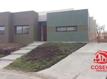 Casa · 160m² · 5 Ambientes · Casa en Venta en Santa Guadalupe, Pilar del Este, G. B. a. Zona Norte