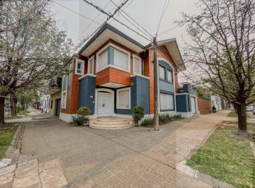 Casa · 195m² · 6 Ambientes · 2 Cocheras · Cálida Casa en Venta en El Centro de Resistencia